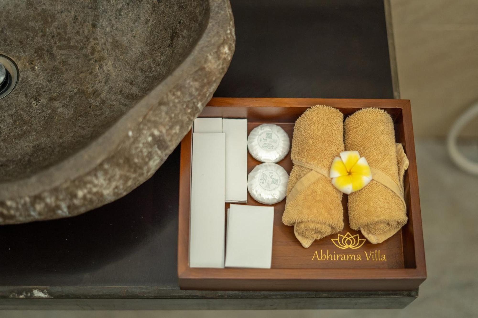 Abhirama Villas And Spa Убуд Экстерьер фото